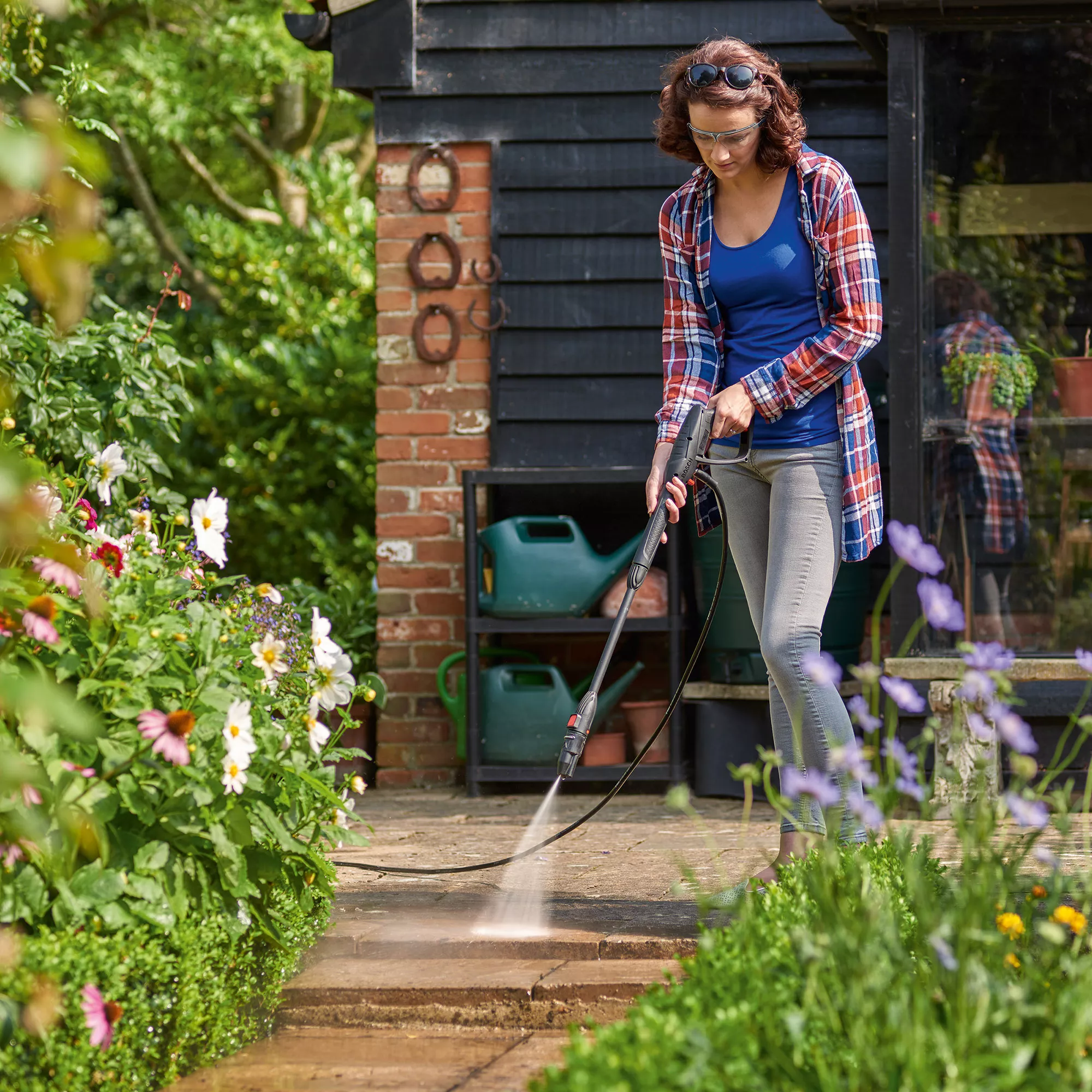 Bosch EasyAquatak 100 Long Lance Corded Pressure Washer 1.2kW EasyAquatak 100 Long Lance 4 Bosch EasyAquatak 100 Long Lance Corded Pressure Washer 1.2kW EasyAquatak 100 Long Lance - Image 4
