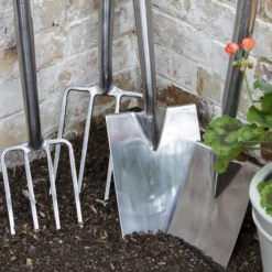 Burgon & Ball Square Border Spade -Plant Garden World burgon ball square border spade5019360008637 02i bq