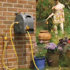Hozelock 2 In 1 Wall-mounted Hose Pipe Set (L)25m -Plant Garden World hozelock 2 in 1 wall mounted hose pipe set l 25m5010646042635 01i bq