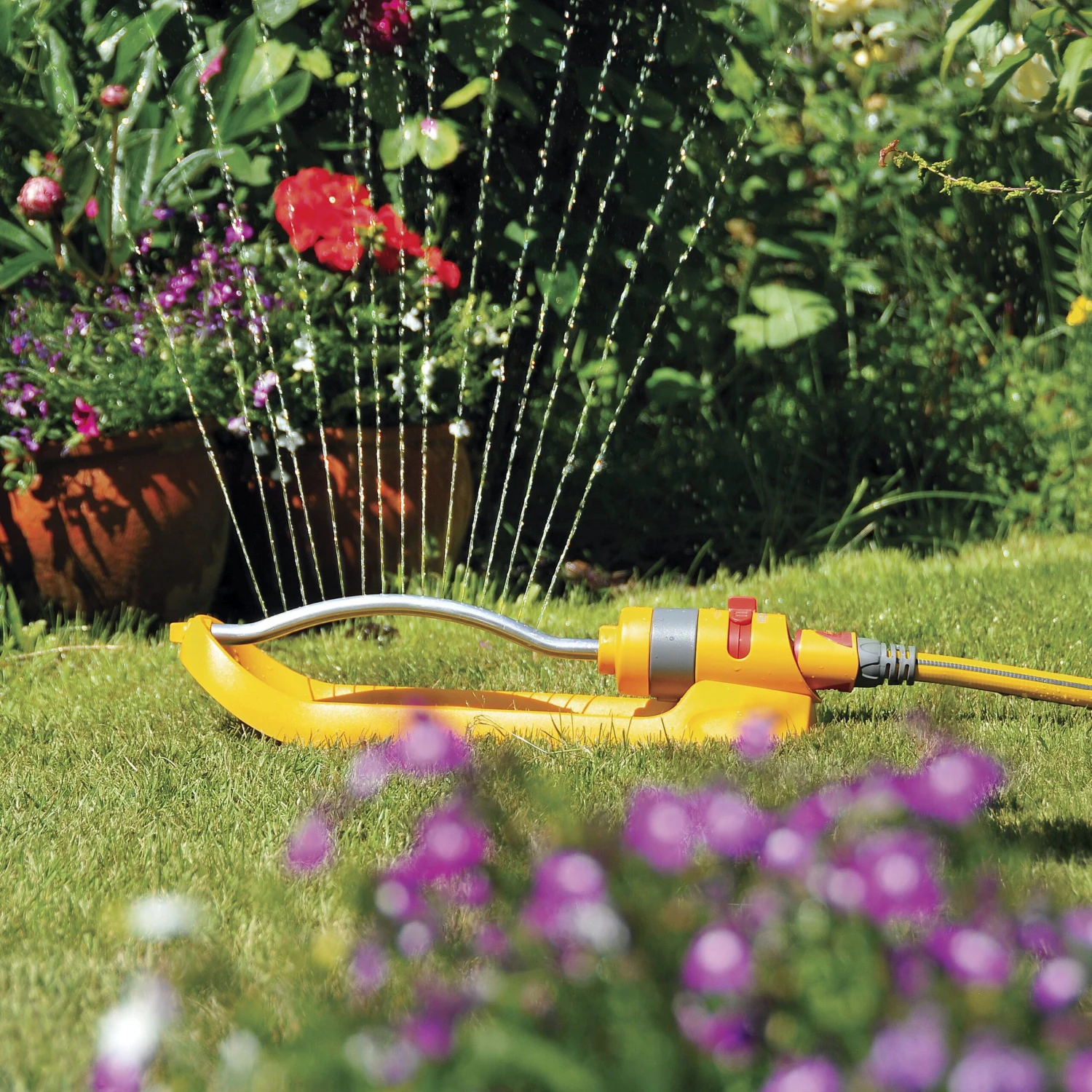 Hozelock Plus Swinging Sprinkler 5 Hozelock Plus Swinging Sprinkler - Image 5