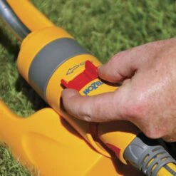 Hozelock Plus Swinging Sprinkler 13 Hozelock Plus Swinging Sprinkler -Plant Garden World hozelock plus swinging sprinkler5010646037679 04bq