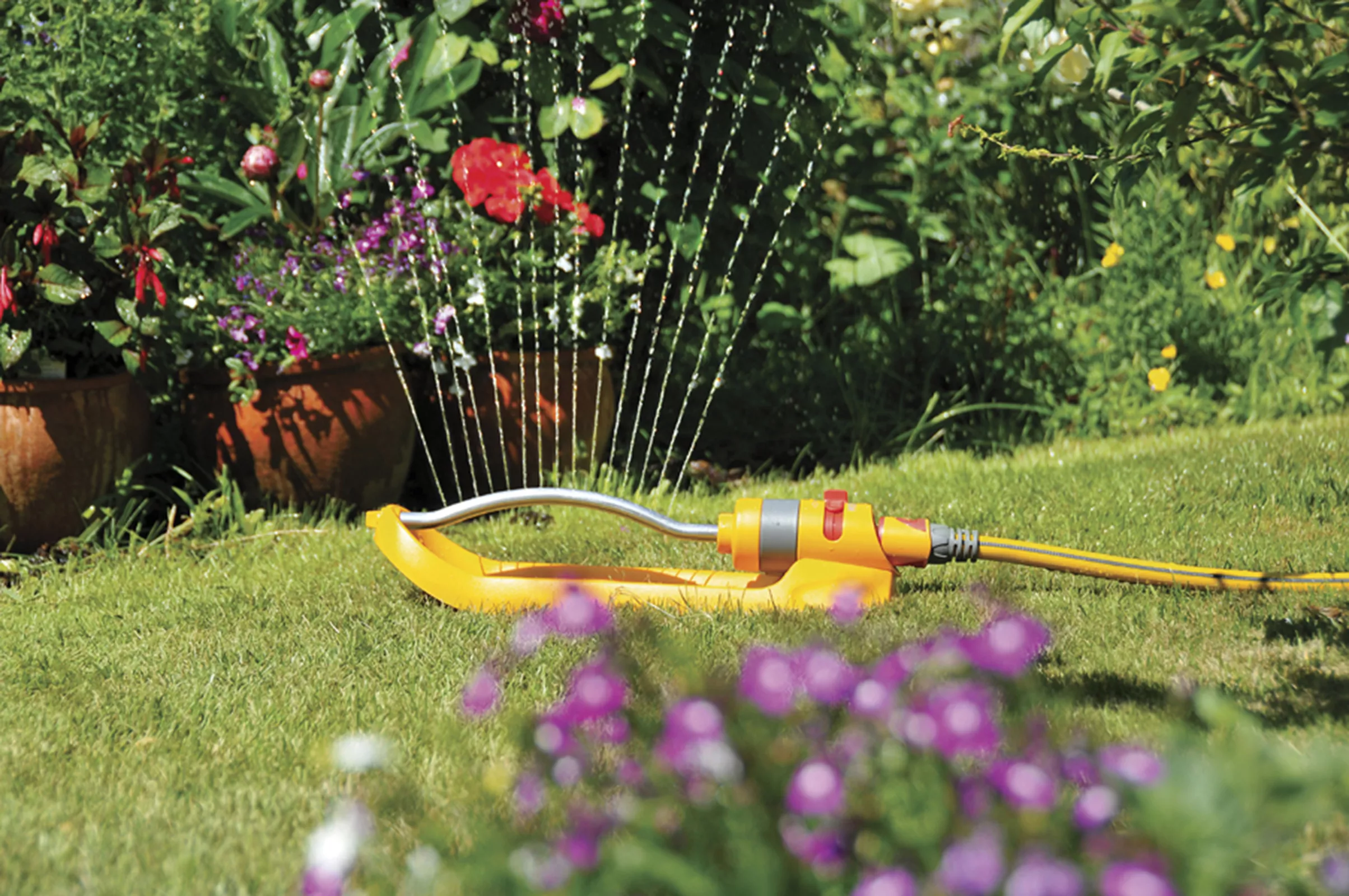 Hozelock Plus Swinging Sprinkler 10 Hozelock Plus Swinging Sprinkler - Image 10