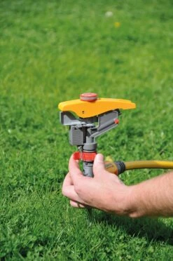 Hozelock Pulsating Pulse Sprinkler 6 Hozelock Pulsating Pulse Sprinkler -Plant Garden World hozelock pulsating pulse sprinkler5010646057677 03bq
