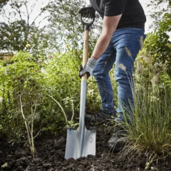 Magnusson Wooden Square Digging Spade -Plant Garden World magnusson wooden square digging spade5059340086651 01i