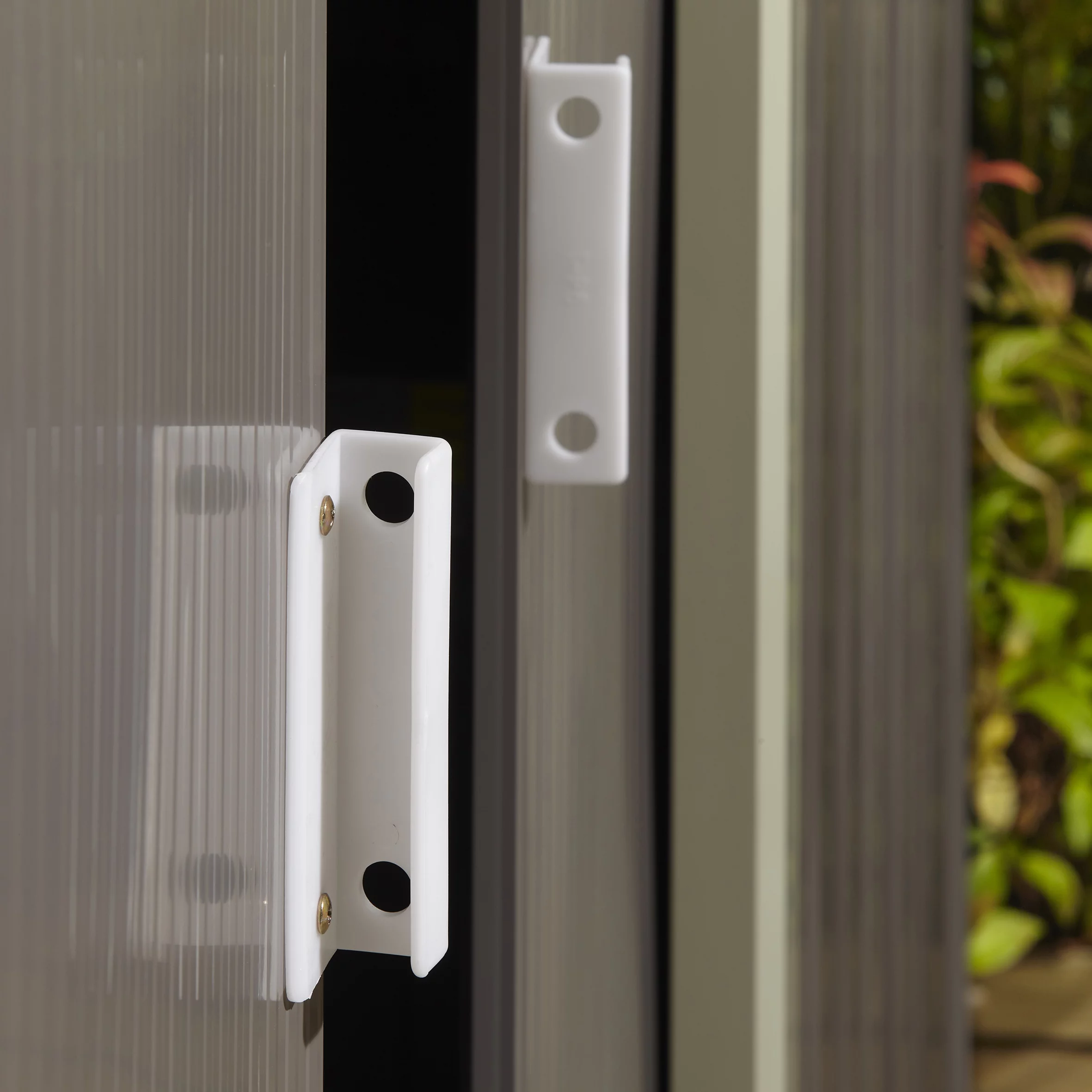 Rowlinson Trentvale 10x8 Apex Light Grey Metal Shed 9 Rowlinson Trentvale 10x8 Apex Light Grey Metal Shed - Image 9