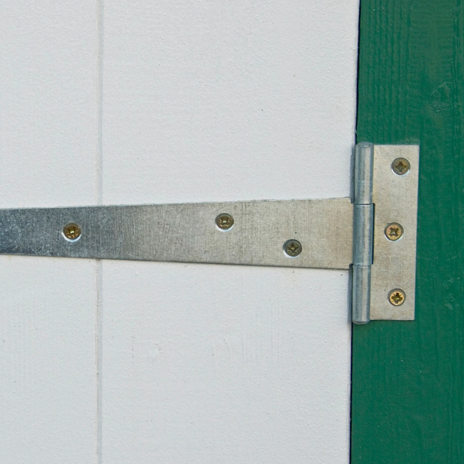 Shire Caldey 8x6 Ft Pent Shiplap Wooden Shed With Floor (Base Included) 3 Shire Caldey 8x6 Ft Pent Shiplap Wooden Shed With Floor (Base Included) - Image 3