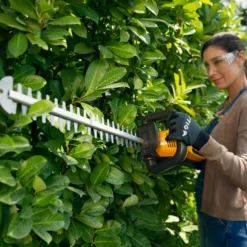 Stiga HT 500e / 278300008/ST3 48V 580mm Cordless Hedge Trimmer - BARE -Plant Garden World stiga ht 500e 278300008 st3 48v 580mm cordless hedge trimmer bare8008984854949 01i